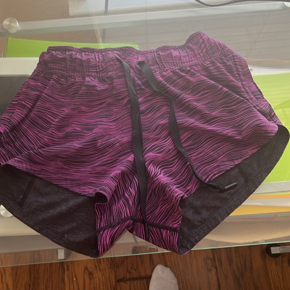 Lululemon athletica hotty hot shorts you can flip them inside out - Picture 3 of 4